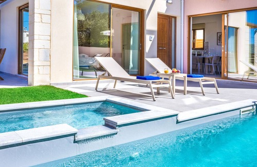 Agia Marina Villa | Chryseis Villa Chania: Walk to Beach, Shops & Restaurants/Private Heated Pool