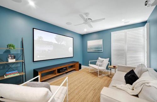 Innes Park House | Cinema Pool Pets 4b2b Bargara Headlands