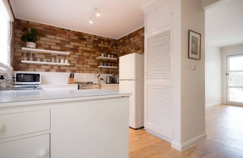 South Launceston Apartment | City Comfort: Near Hospital & City with Parking