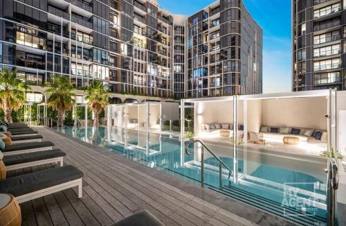Port Melbourne House | City Meets Bay I Resort Style I 4-Level I Rooftop