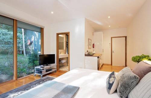 Aldgate Bed & Breakfast | Cladich Pavilions Bed and Breakfast
