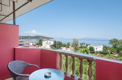 Melissopetra Apartment | Classic Double Room at Hotel Aristotelis with Sea View and Balcony