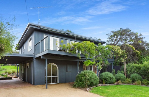 Portsea House | Classic, Portsea holiday home close to beaches and Village (sleeps 11)
