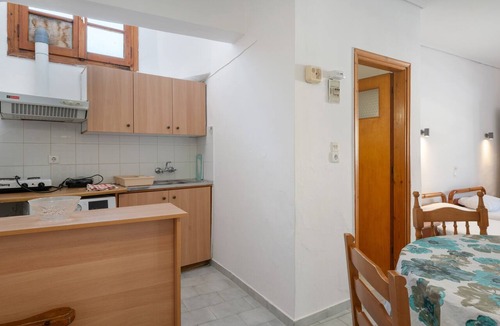 Batsi Apartment | Classic Quad Room Apartment with Shared Garden and Wi-Fi