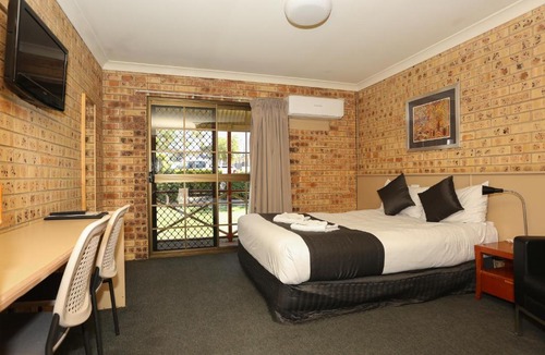 Clermont Hotel | Clermont Country Motor Inn