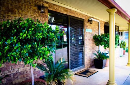 Clermont Hotel | Clermont Country Motor Inn
