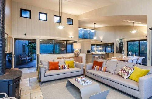 Fairhaven House | Cliff Edge Luxury I An Oceanview Escape Above Fairhaven