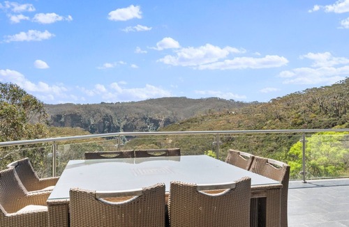 Katoomba House | Cliffnest House with 180 deg escarpment views