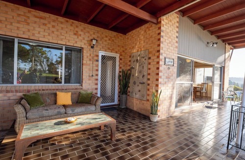 Tathra House | Clifftop- Amazing beach, coast + ocean views.