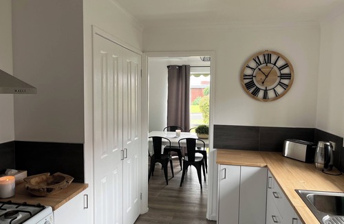 Clifton Springs Hotel | Clifton Springs cosy bay views home