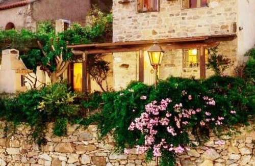 Kapetaniana House | Climb and dive South !