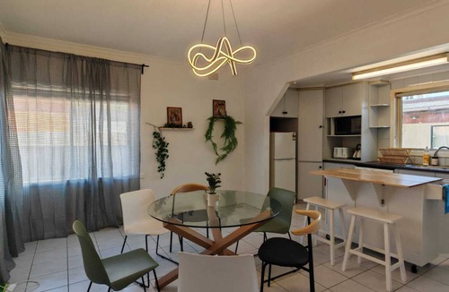 Dallas House | Close to Airport, Walk to Train