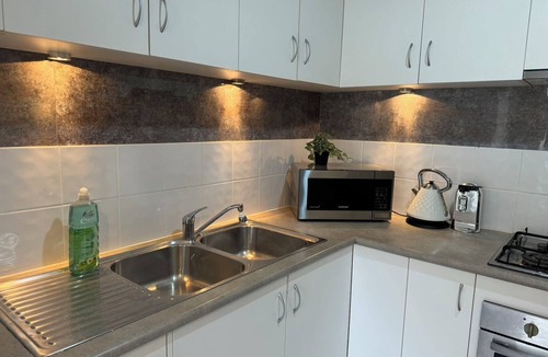 St James Villa | Close to Airport; CBD；Walk to Curtin; 4X2 house