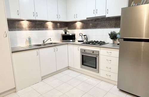 St James Villa | Close to Airport; CBD；Walk to Curtin; 4X2 house