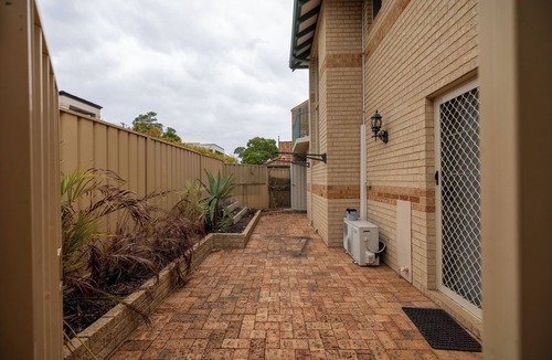 South Perth House | Close to South Perth Foreshore, Casino & Optus Stadium - Perfect Perth Getaway!