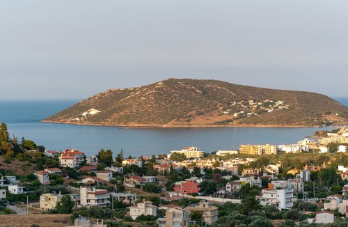 Markopoulo Mesogaias Villa | Close to the airport and the sea.