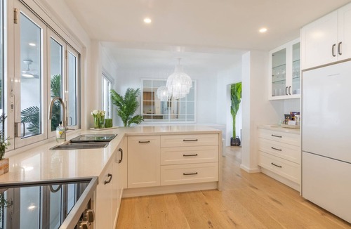Corlette House | Cloud Nine, 18 Wynne Cres - heated pool, waterviews, beach