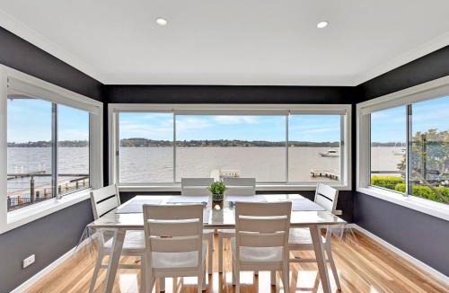 Coal Point House | Coal Point Absolute Waterfront