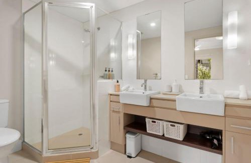 Westcourt Apartment | Coastal Bliss - Cairns 9 Pools BBQ & Gym