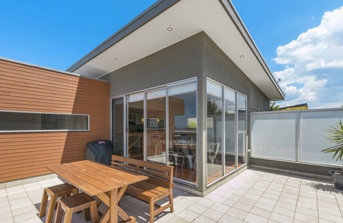 Torquay House | Coastal Comfort, Just a Ocean Glimpse Away Torquay | 4Corners Old Torquay