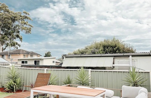 Ettalong Beach House | Coastal Dreams 3BR Home - Playground | Pet Friendly