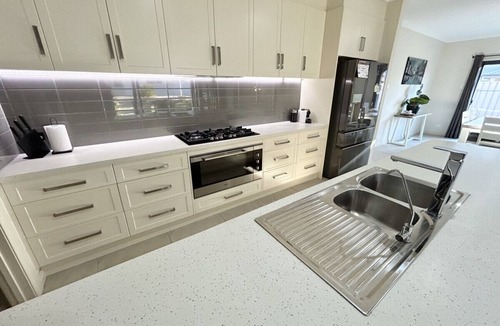 Moonta Bay Apartment | Coastal Epping Escape - New Home & Self Contained Unit in Moonta Bay