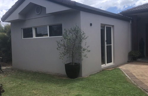 Runaway Bay Apartment | Coastal Runaway - Studio Apartment, Close to beach
