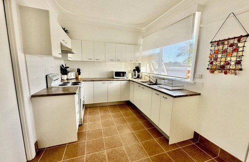 The Entrance House | Coastello The Entrance: Family-Friendly Haven for Your Coastal Retreat!