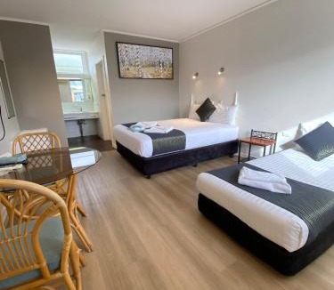 Hay Hotel | Cobb Inlander Motel