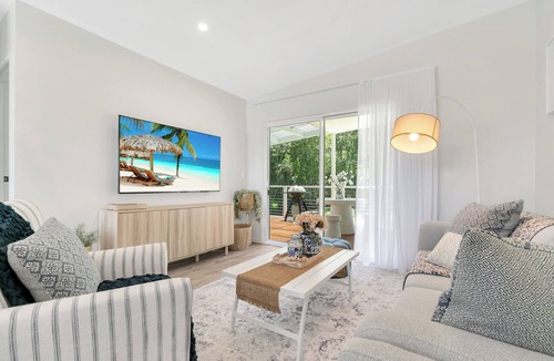 Repton Apartment | Cockatoo - Sleeps 5, Pet Friendly, Luxe Riverside Retreat