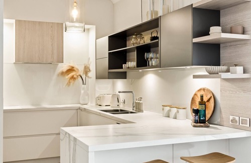 Elizabeth Bay Apartment | Cocos Apartment at Palm View Collective