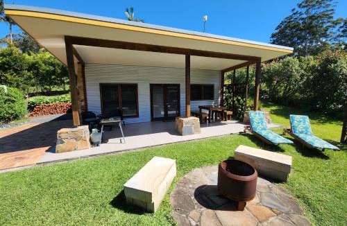 Lowanna Apartment | Coffs Coast Mountain Retreat Cabin 1