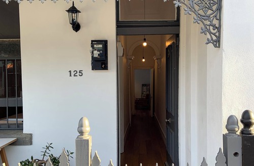 Collingwood North House | Collingwood workers cottage with courtyard garden, close to everything!