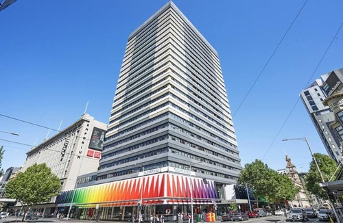 Melbourne Central Business District Apartment | Comfort in the City Center of Melbourne 1BR Apt + Free WiFi + Pool & Gym