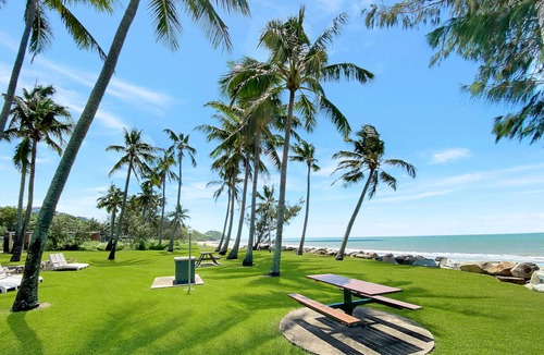 Blacks Beach Hotel | Comfort Resort Blue Pacific
