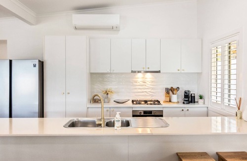 Alexandra Headland House | Comfortable and upmarket 3 bedroom beach home just minutes to the beach