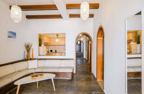 Haraki House | Comfortable holiday home with terrace