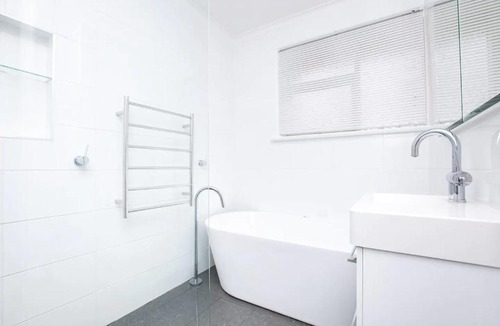 Trevallyn Apartment | Comfortable Home With Wifi, Parking and Views