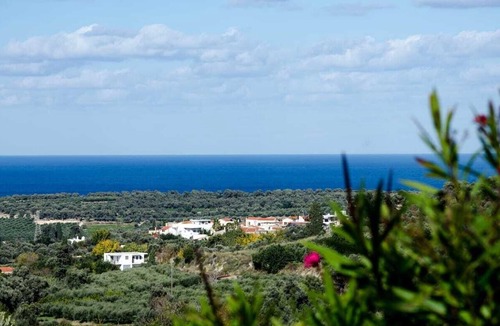 Loutra Villa | Comfortable, peaceful villa/private pool 7 minutes from sandy beaches