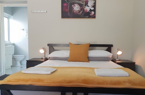 Fremantle Apartment | Comfortable studio ideal for couples or single travellers