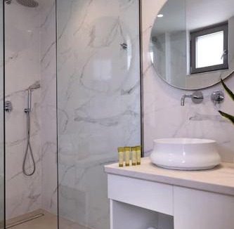 Stavromenos Apartment | Comfy apartmt near beach with pool dining area