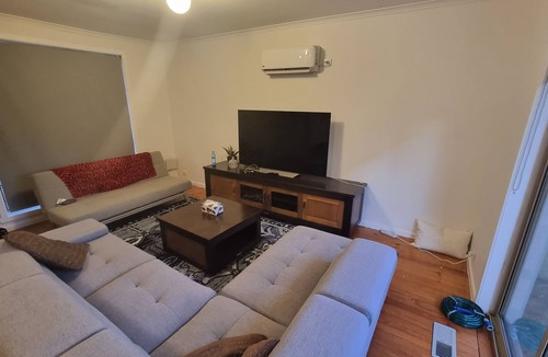 Tullamarine House | Comfy home 5mins to Melb Airport & Shopping Mall