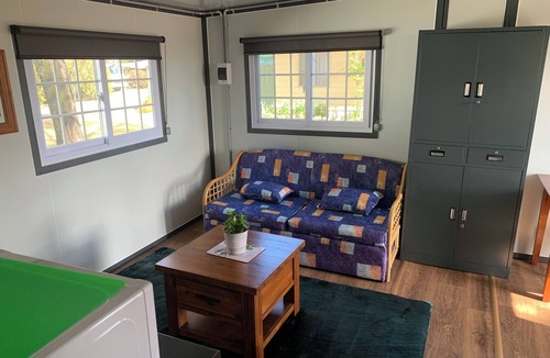 Glen Innes Apartment | Comfy studio units on 10 acres of free space and only 5 minutes walk to CBD