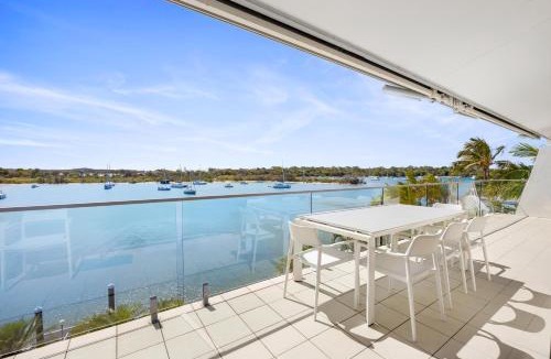 Noosa Heads Apartment | Commodore 8 Top Floor Views