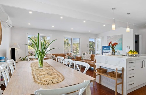 Rye House | Como Palm Retreat - Exotic tropical resort style backyard with pool and spa!