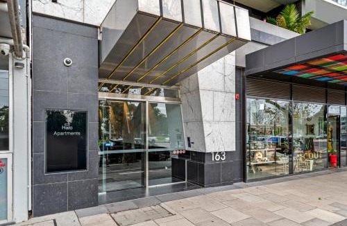 St Kilda Apartment | Complete Host Halo Apartments