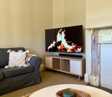 Armidale House | Constable's Cottage