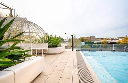 Zetland Apartment | Contemporary 2-Bed Apartment Minutes to City