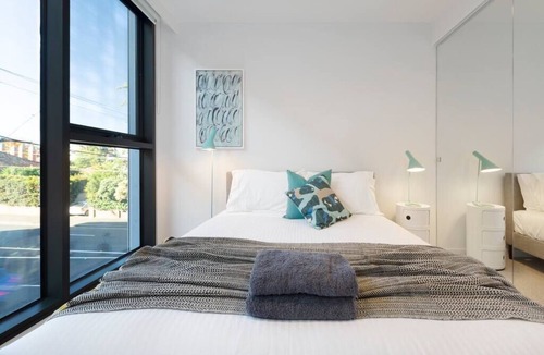 Windsor Apartment | Contemporary-designed and close to 'The Alfred'
