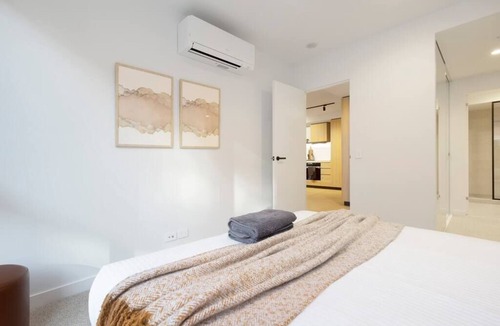 Windsor Apartment | Contemporary-designed and close to 'The Alfred'